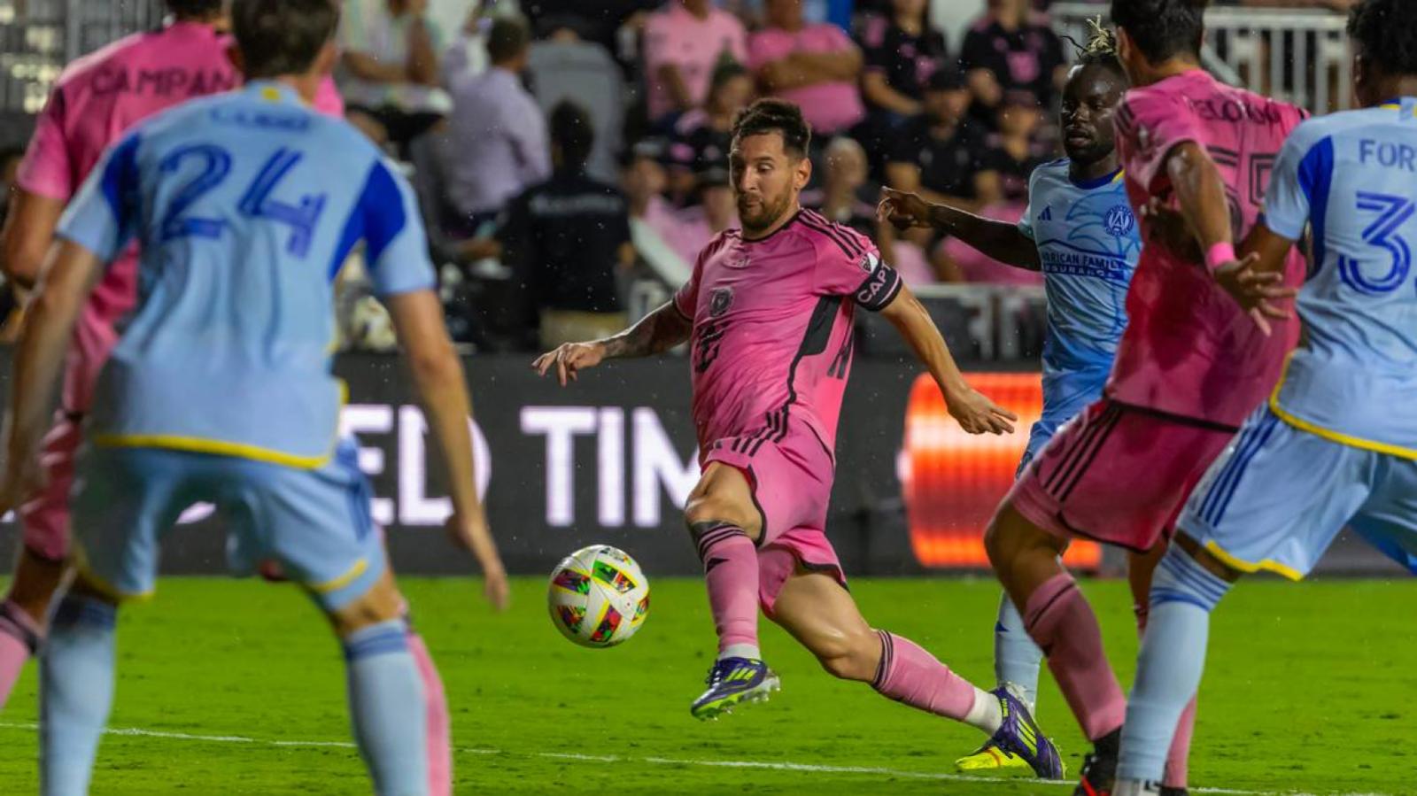 Imagen Aunque Messi marcó el gol, Inter Miami perdió en su casa por 3-1 y empató en la revancha 2-2 ante Atlanta, por la serie regular. 