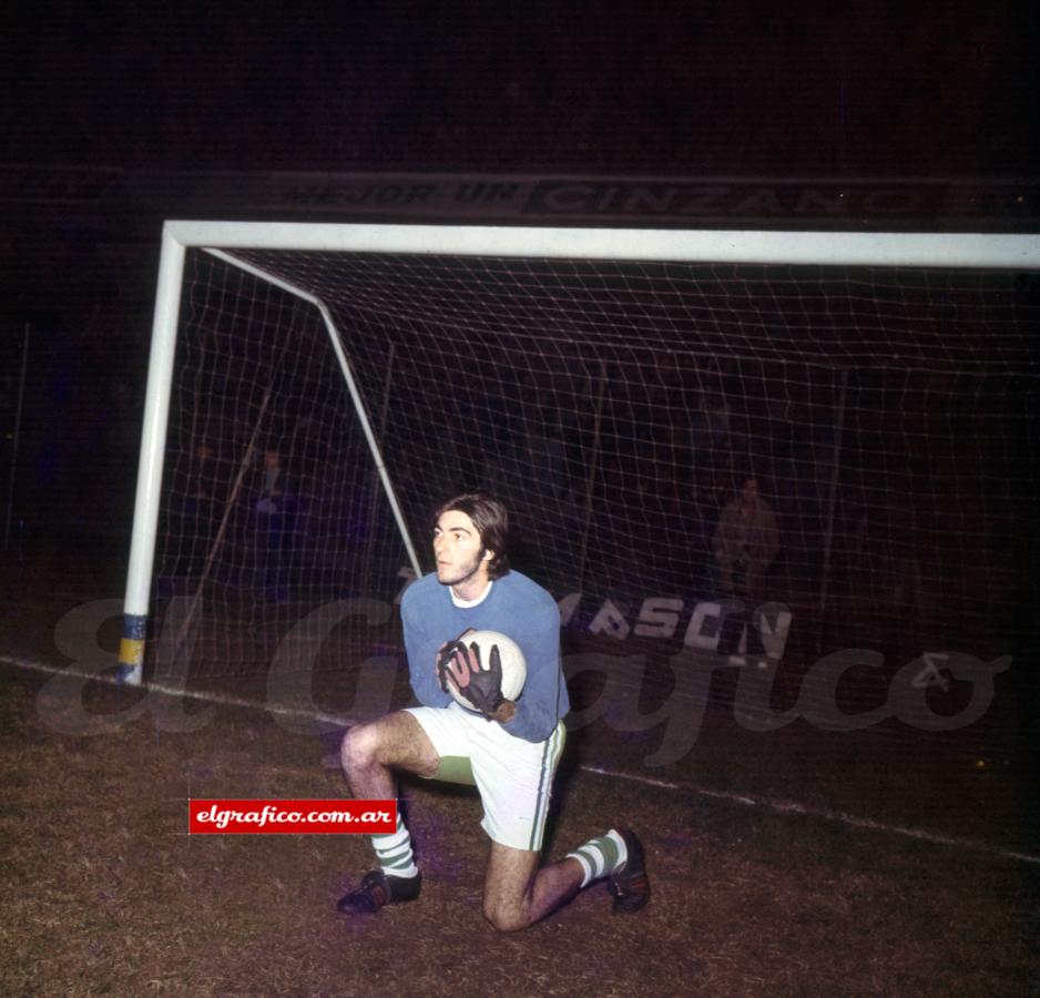 Imagen La noche testimoniada en esa foto de la casaca celeste, cuando muchos le conocieron esa cara a ese La Volpe.