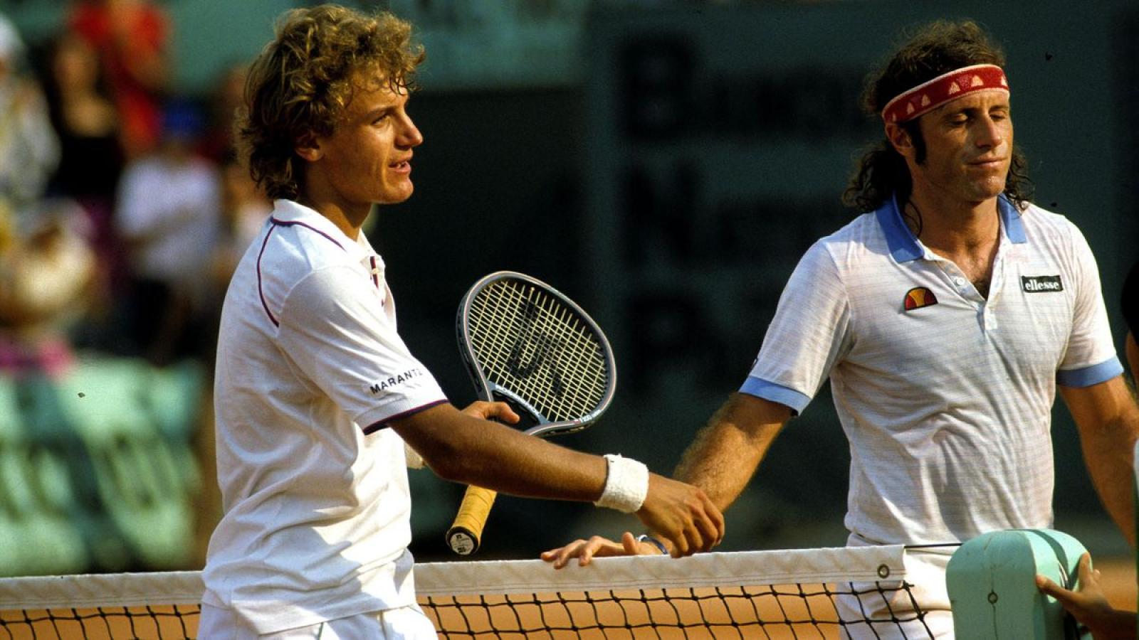 Imagen Vilas, en el saludo con Wilander tras perder la final de Roland Garros 1982.