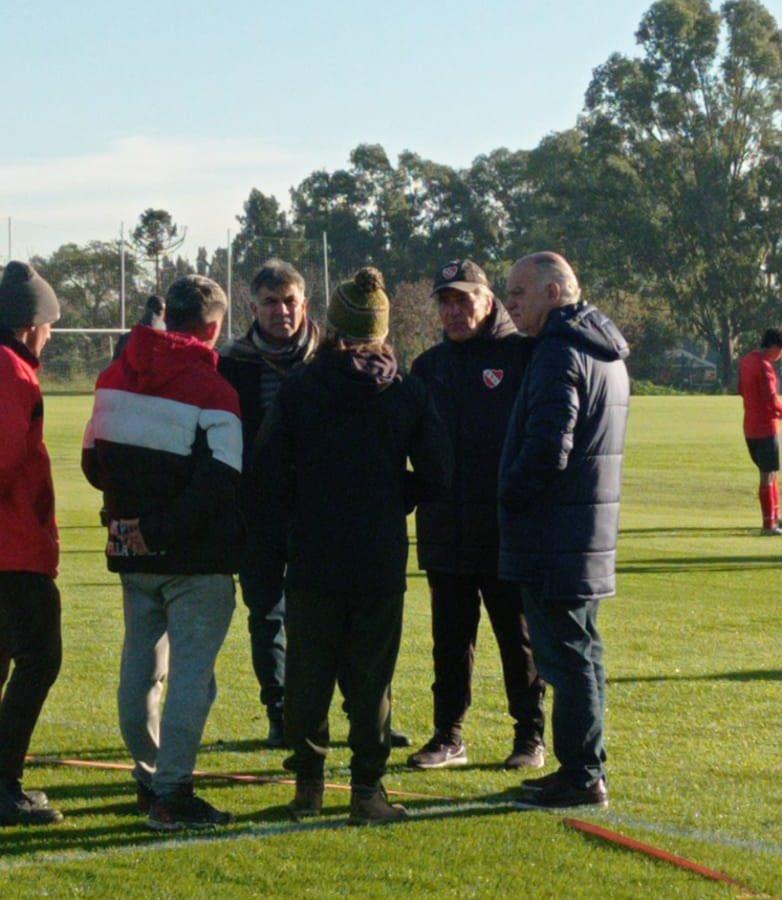 Imagen El presidente Grindetti se encontró con Tevez y le reiteró su apoyo.