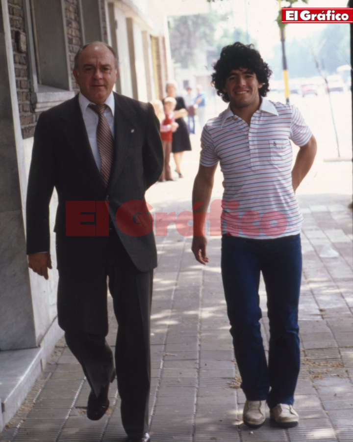 Imagen Una de las imágenes del histórico encuentro entre Diego y Di Stéfano