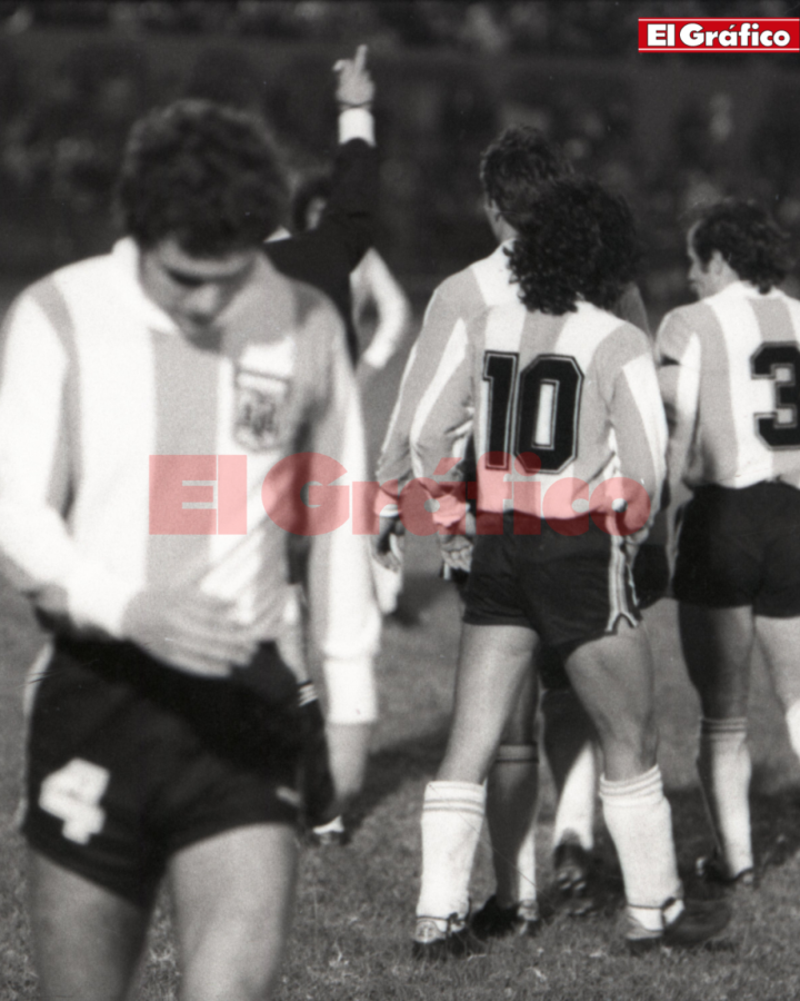 Imagen Una acción del 31 de agosto de 1977: el debut de Diego con la 10 de la Selección