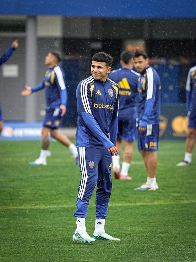 Imagen El pibe se sumó este miércoles a la mañana a las prácticas de Boca.
