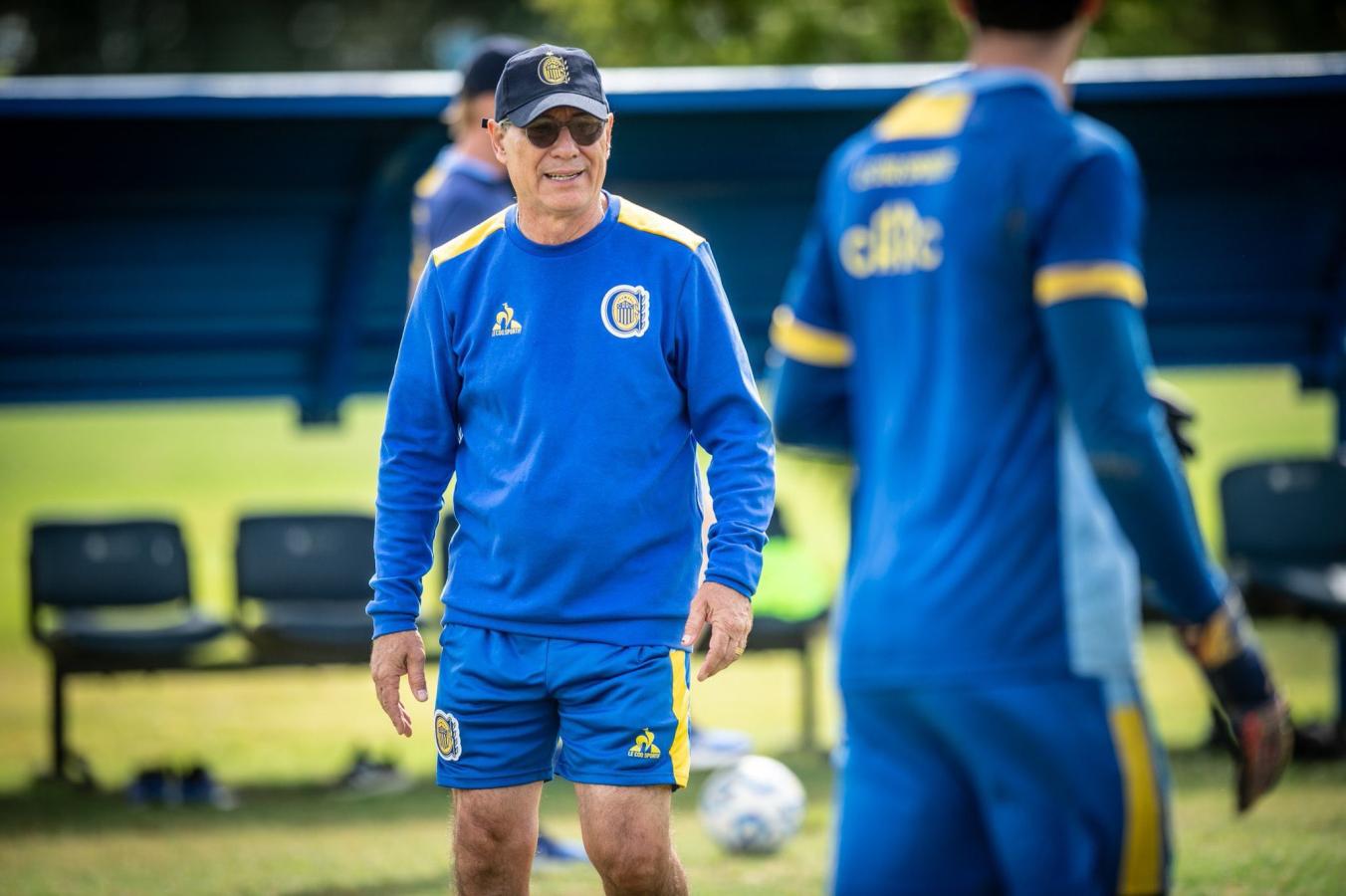 Imagen Ariel Holan se comunico con el futbolista y lo sedujo con el proyecto de Central.