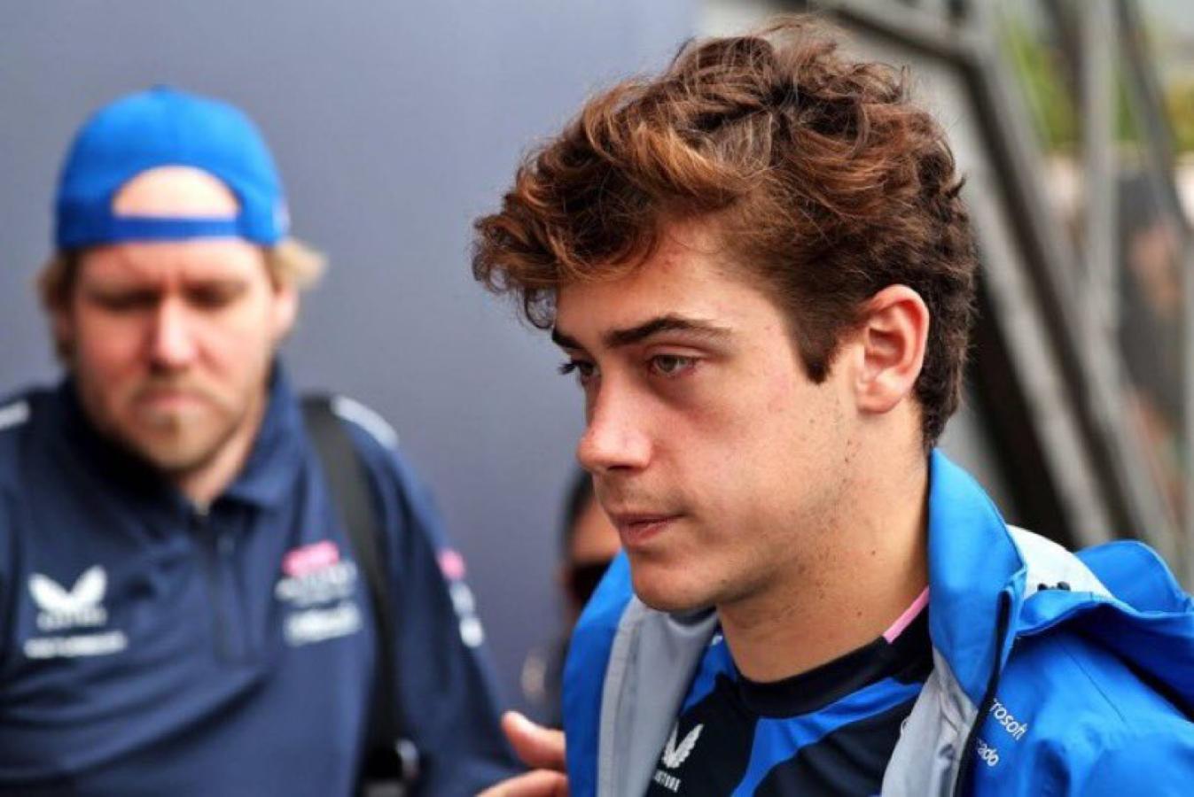 Imagen El semblante de Colapinto en su llegada este domingo al circuito de Interlagos.