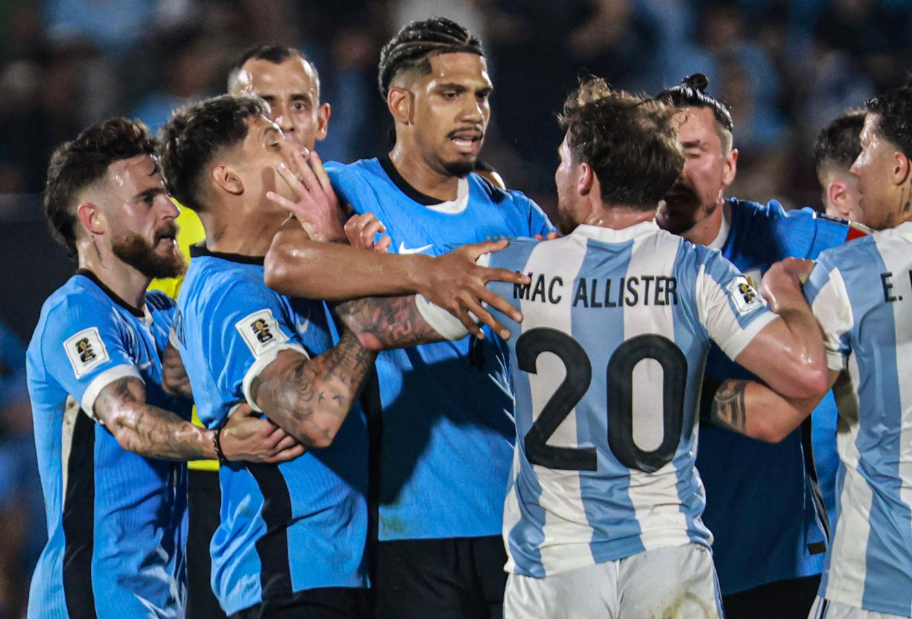 Imagen Argentina se quedó con un clásico caliente en Montevideo: Fotobaires.