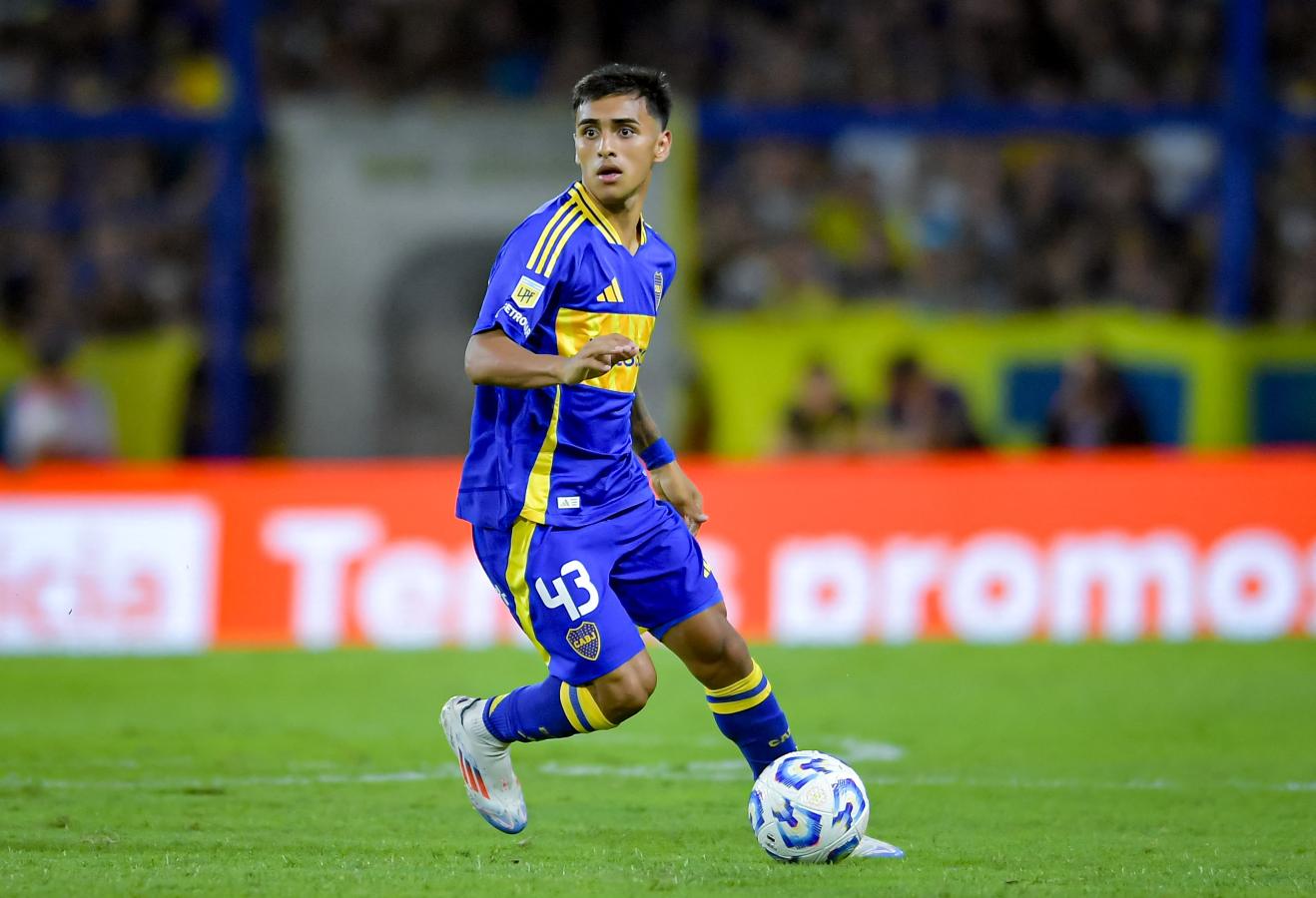 Imagen Milton Delgado, de titular a quinta opción en el medio de Boca.