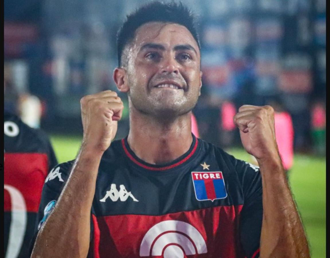 Imagen Pity Martinez, la cuota de jerarquía de Tigre que sale desde el banco.