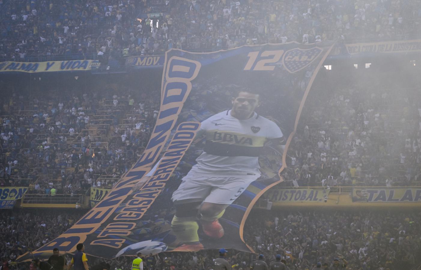 Imagen La cálida bienvenida a Fernando Gago en la Bombonera (AFP).