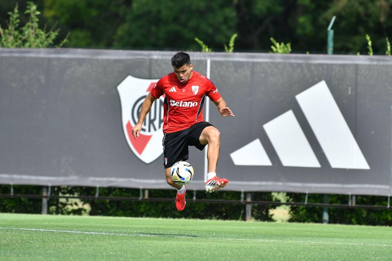 Imagen Marcos Acuña dejó atrás su cuadro febril y volverá al primer equipo de River.