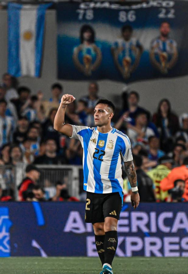 Imagen El Toro Martínez viene de marcar ante Venezuela en la primera pelota que tocó.