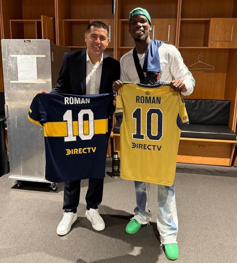 Imagen Román le regaló una camiseta de Boca a Pogba.