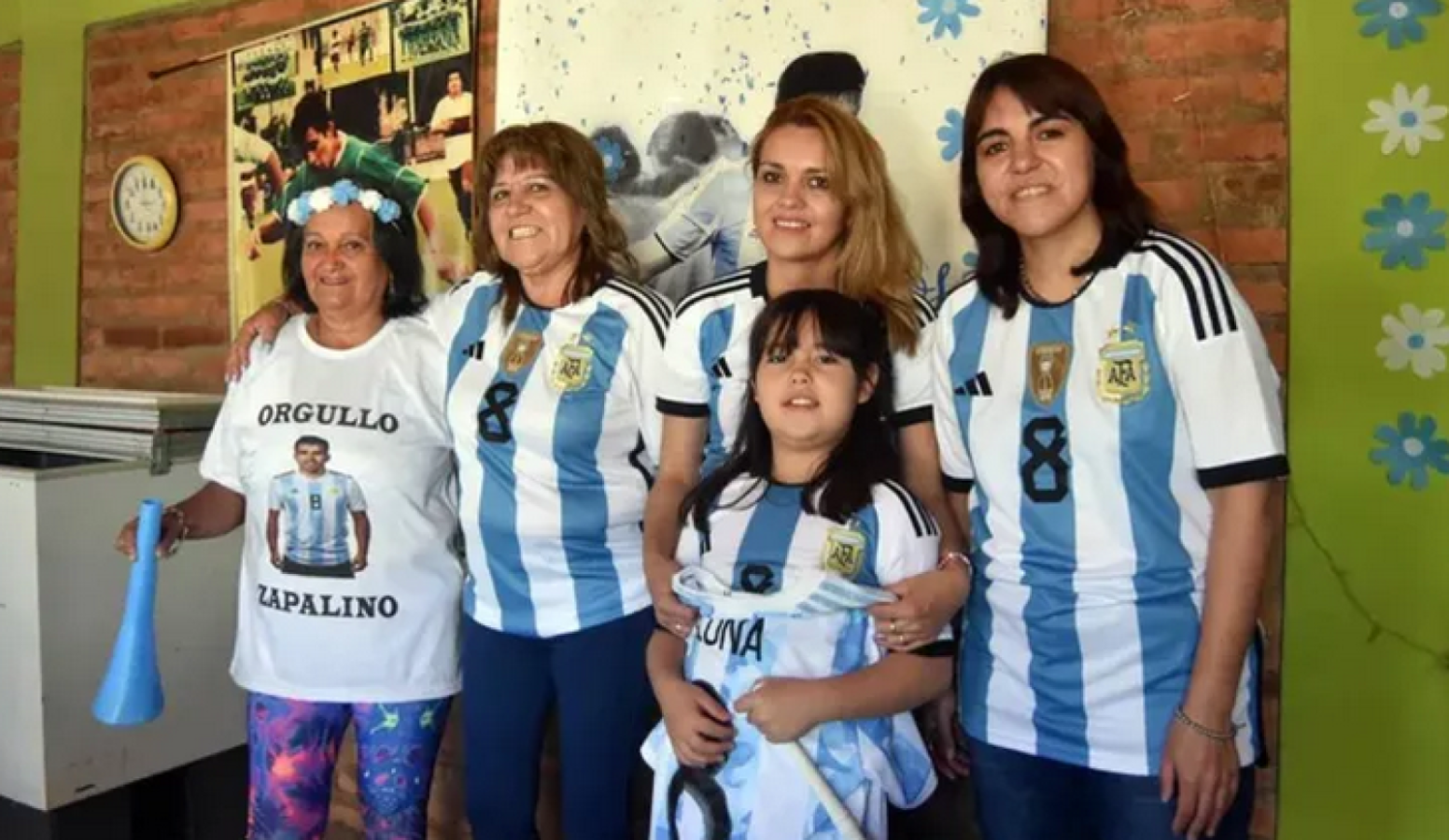 Imagen Fabiana (última de la derecha) fue hallada luego de tres días de desaparición (LM Neuquén)..