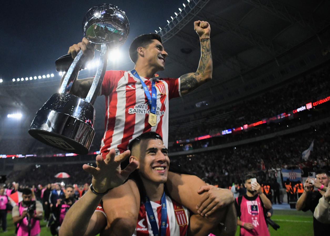 Imagen El mes pasado Enzo Pérez se consagró campeón con Estudiantes de la Copa de la Liga. Fotobaires.