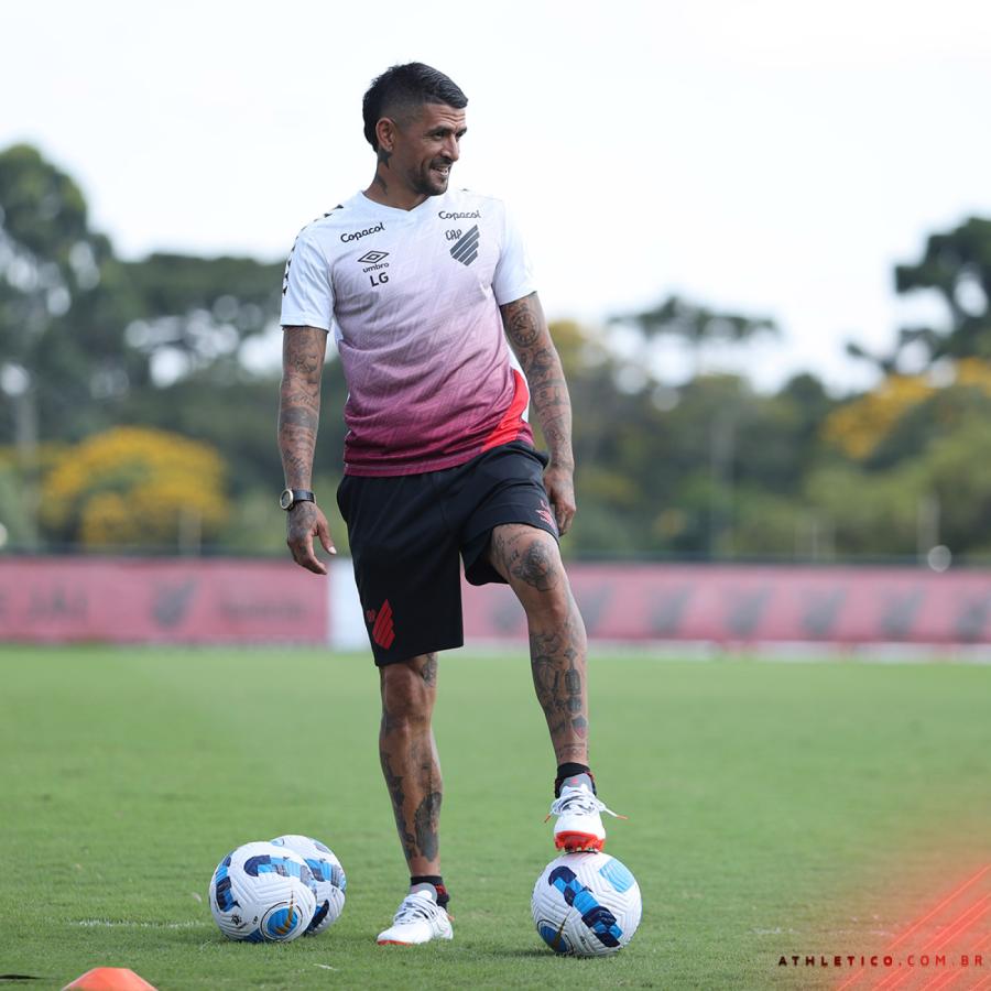 Imagen Lucho González estuvo a punto de ser DT interino en 2022 pero decidió renunciar al cargo antes de asumir.