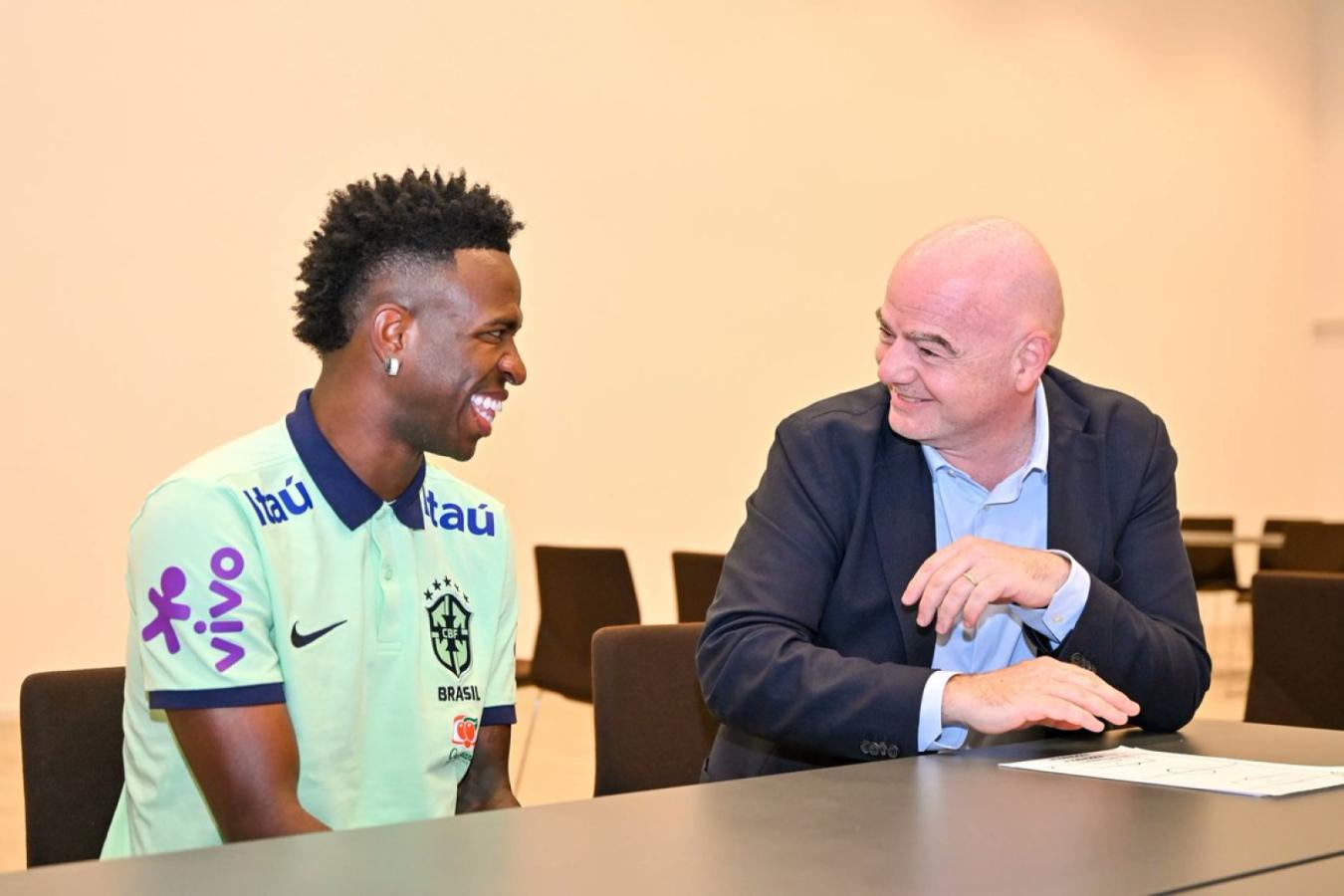 Imagen Vinicius dijo ser víctima de racismo e Infantino se expresó en sus redes.
