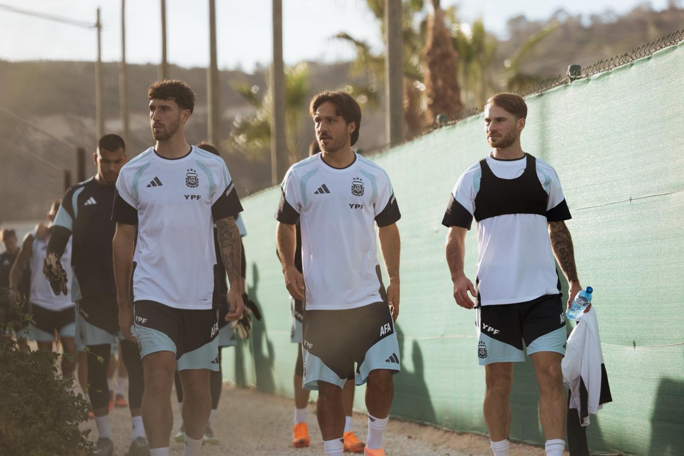 Imagen Kevin y Alexis Mac Allister se dieron el gusto de compartir minutos con la Selección.