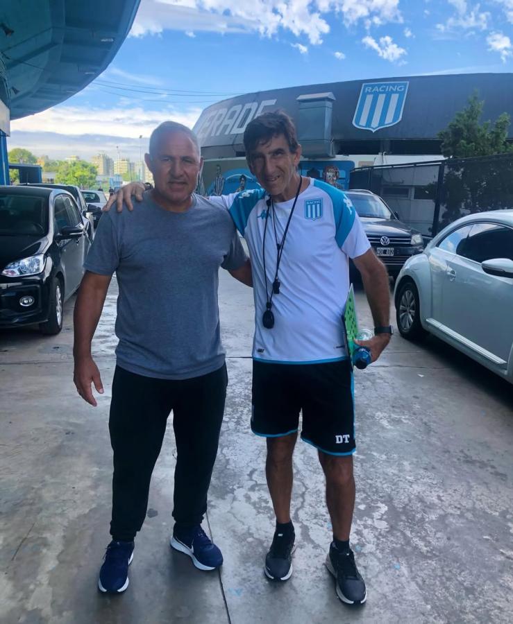 Imagen Gustavo Costas junto a Medina Bello, como cuando eran jugadores.