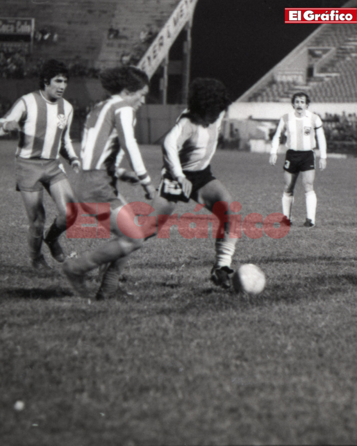 Imagen Una acción del 31 de agosto de 1977: el debut de Diego con la 10 de la Selección