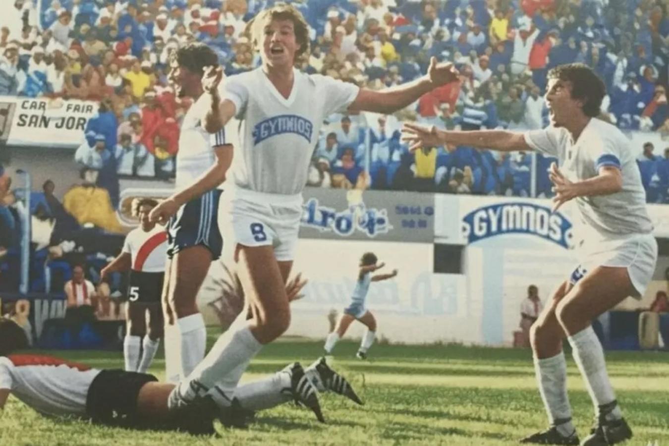 Imagen Ariel Ramonda autor de los dos goles de Estudiantes ante River en Río Cuarto (1984)