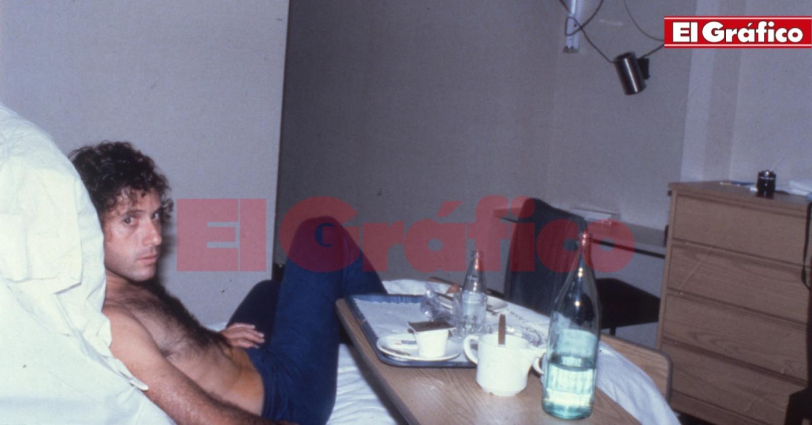 Imagen Guillermo Vilas, en París, después de la operación de apendicitis.