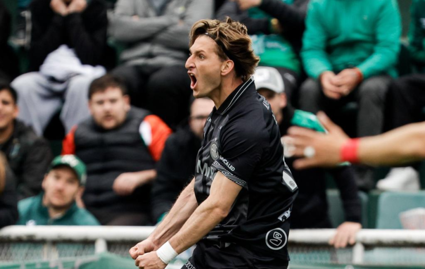 Imagen de Argentinos le ganó de visitante a Banfield y alcanzó la línea de Boca en la anual