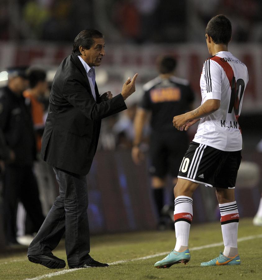 Imagen Manuel Lanzini y Ramón Díaz, campeones del Torneo Final con River en 2014. Foto: AFP