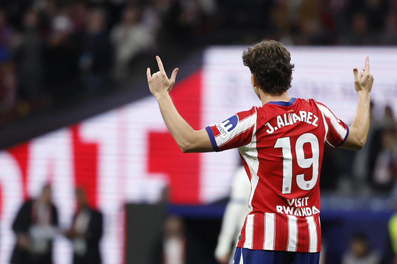 Imagen de La figurita que le faltaba para pelear el título en España: Julián Álvarez convirtió otro gol y le pidió disculpas a los hinchas de Atlético de Madrid