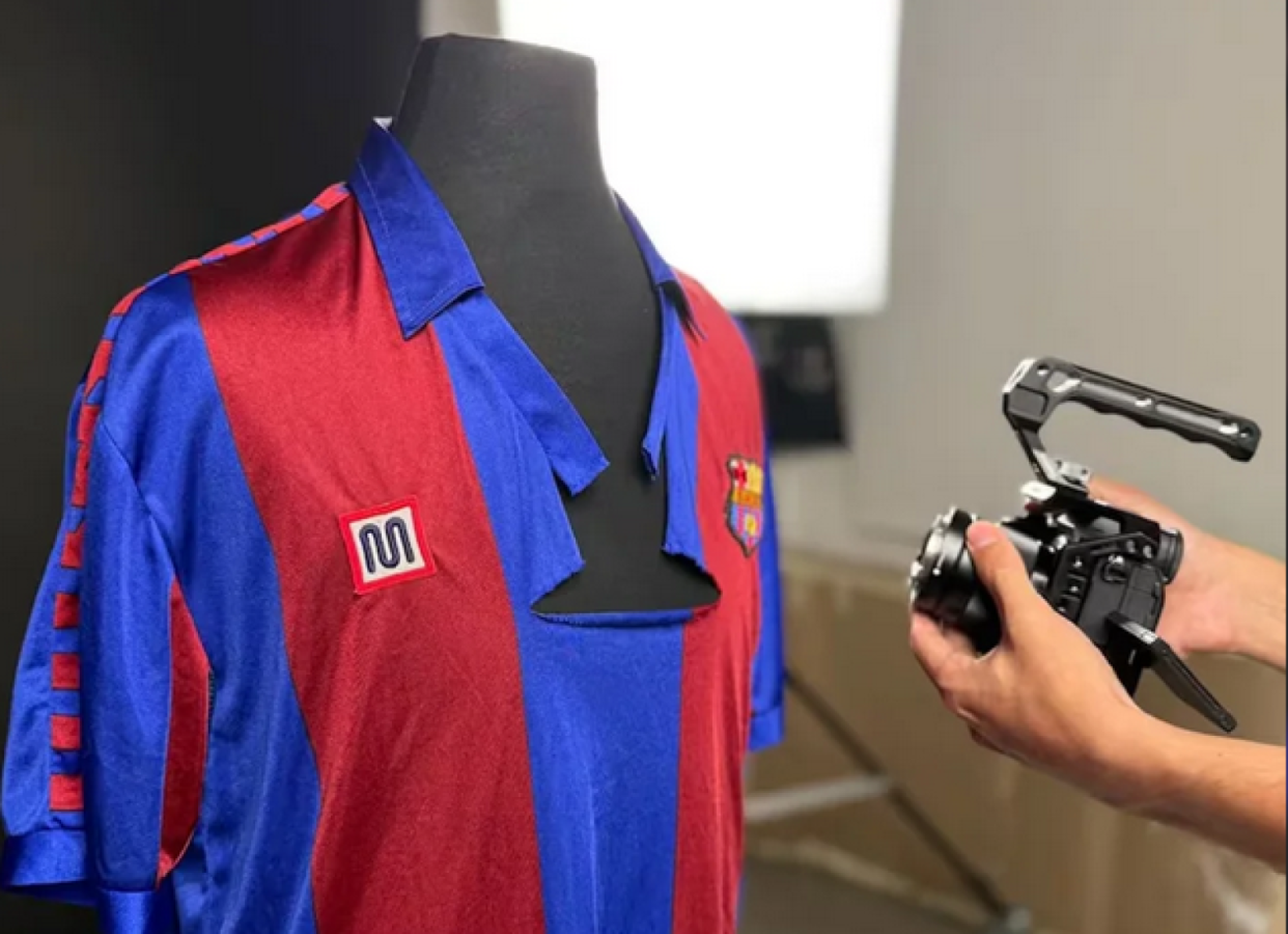 Imagen La casaca histórica de Maradona que será subastada.
