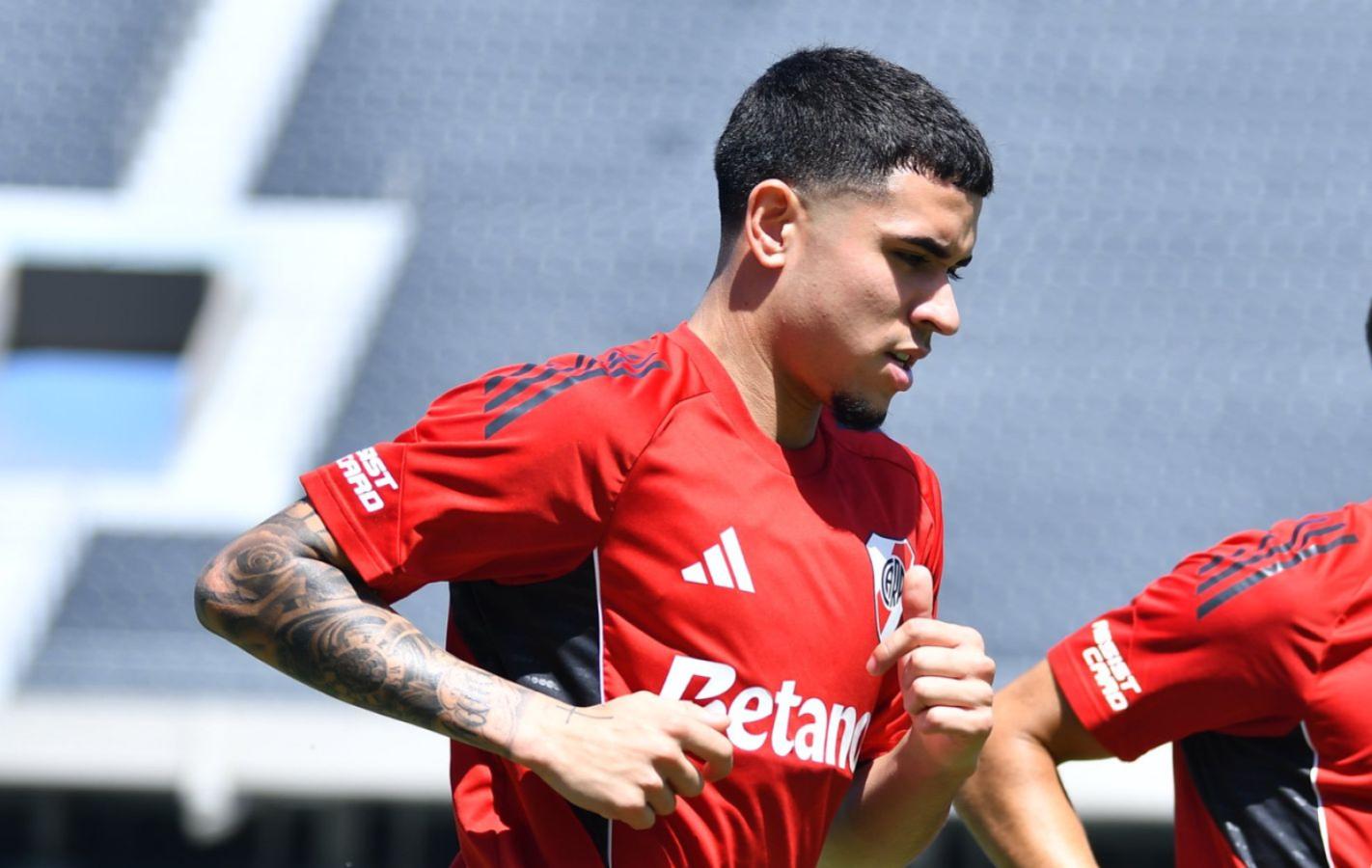 Imagen Kendry Páez no tendrá inconvenientes en adaptarse a River, según Jorge Célico.