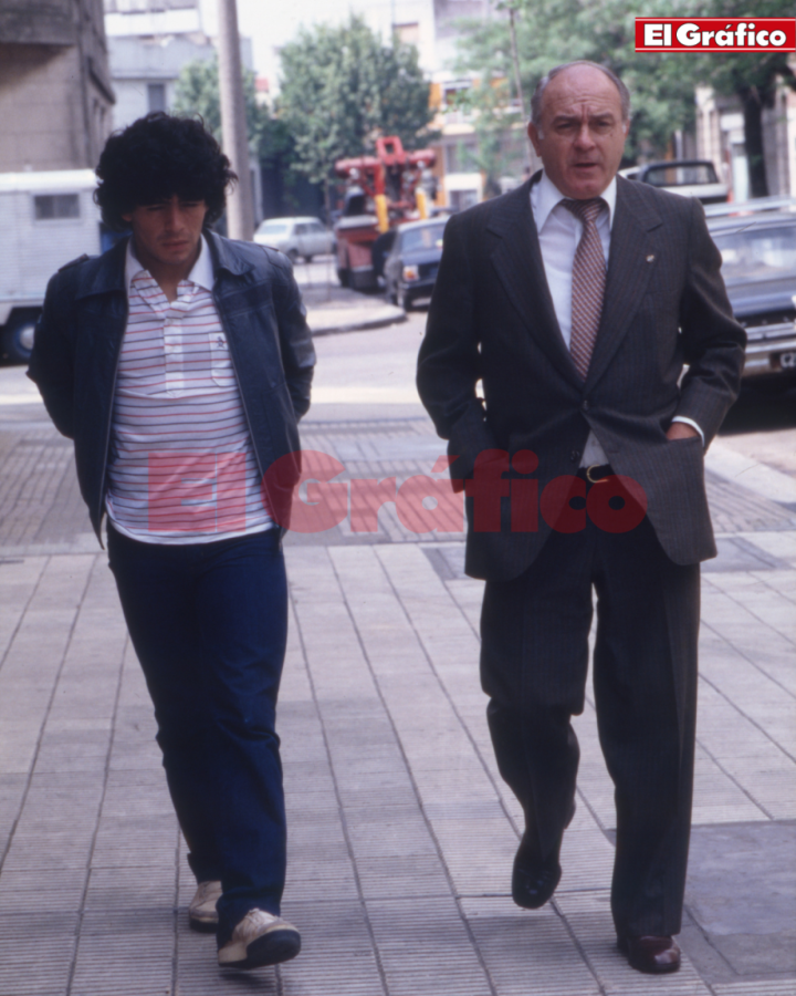 Imagen Una de las imágenes del histórico encuentro entre Diego y Di Stéfano