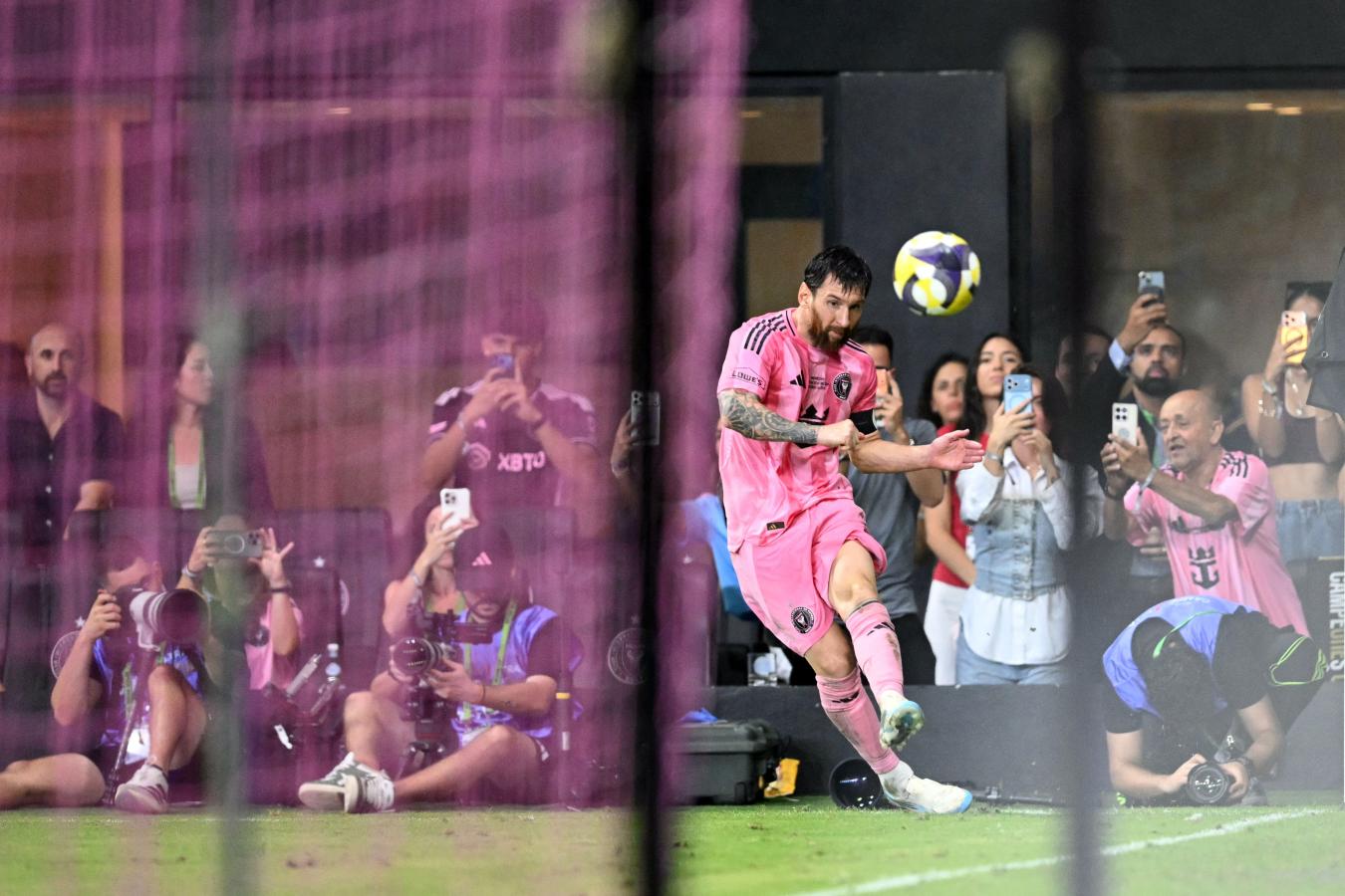 Imagen de La nueva faceta de Lionel Messi: récords de asistencias desde el córner y la mira en una marca histórica