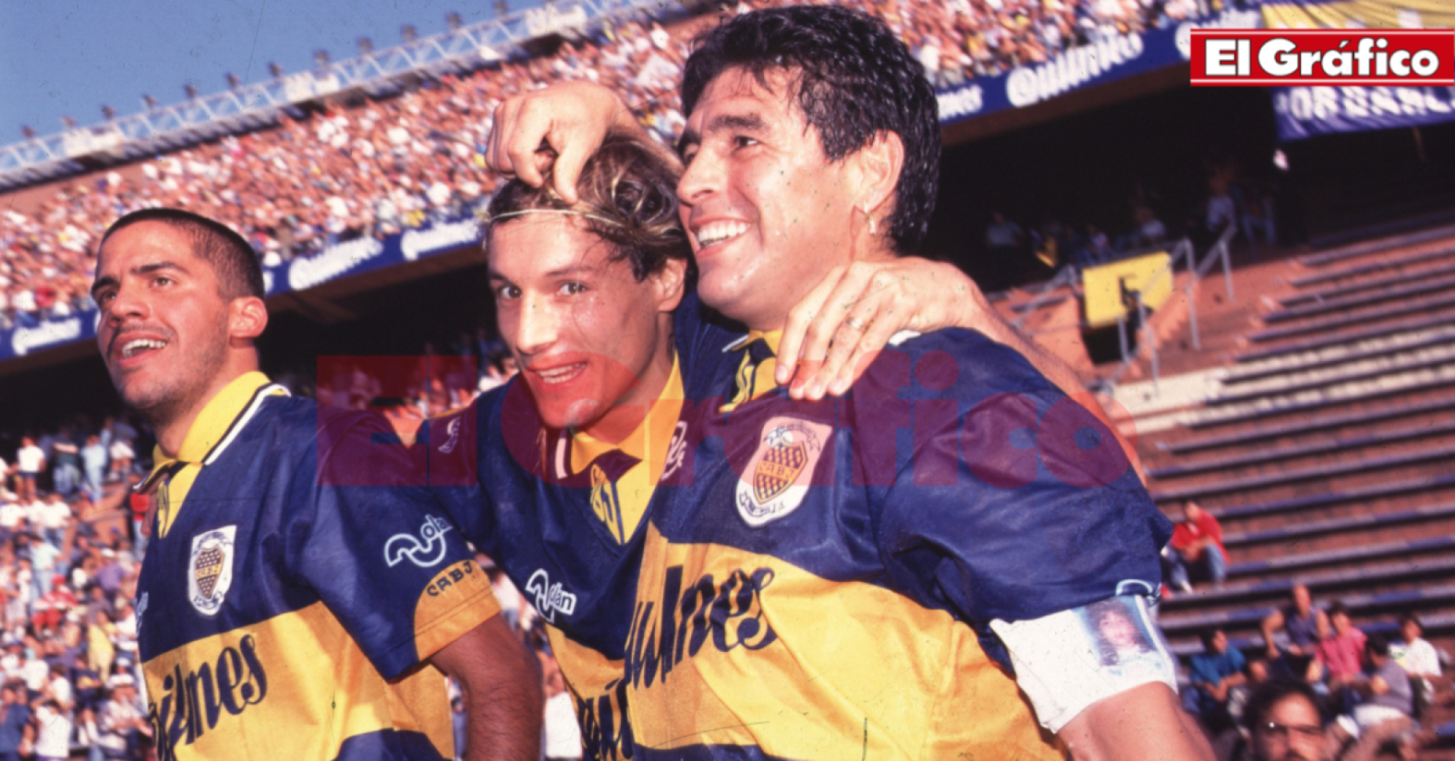 Imagen Festejando un gol con Claudio Paul Caniggia y Diego Maradona, durante su paso en Boca