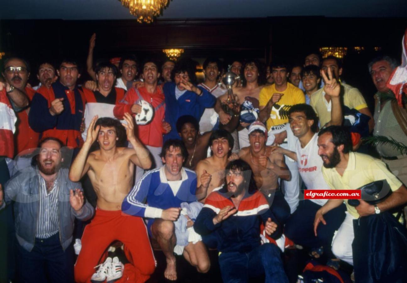 Imagen Argentinos Juniors, reconocido en los Premios Olimpia a 40 años de la Copa Libertadores que ganó en 1985.