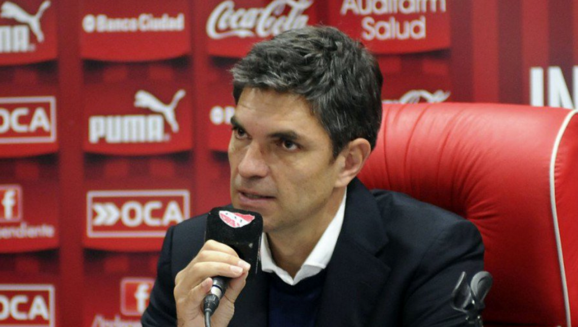 Imagen Mauricio Pellegrino podría sumarse a la lucha por el cargo de DT de Independiente.