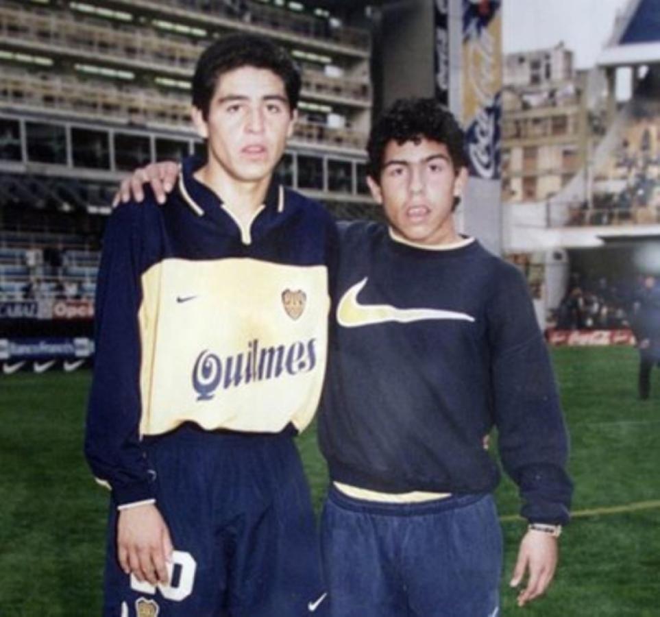 Imagen Rquelme jugador, Tevez alcanzapelotas: el origen de un vínculo peculiar.