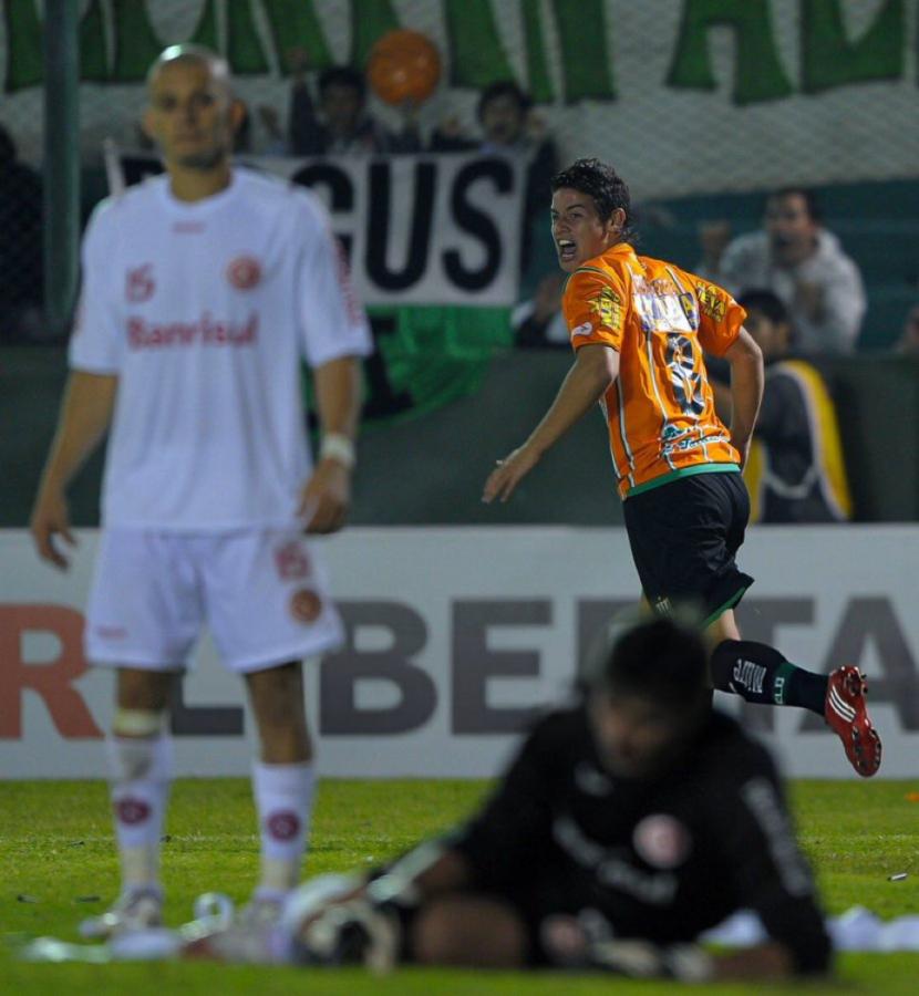Imagen James festeja uno de los diez goles que marcó en Banfield. ¿Volverá al Taladro?