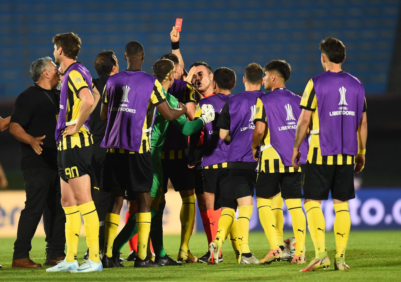Imagen Washington Aguerre y una insólita acción que dejó con 10 a Peñarol en el entretiempo. Foto: AFP