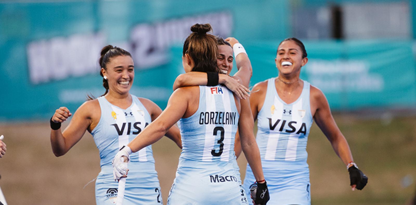Imagen Gorzelany, MVP del partido, festeja el primer tanto ante Irlanda. Foto: FIH.
