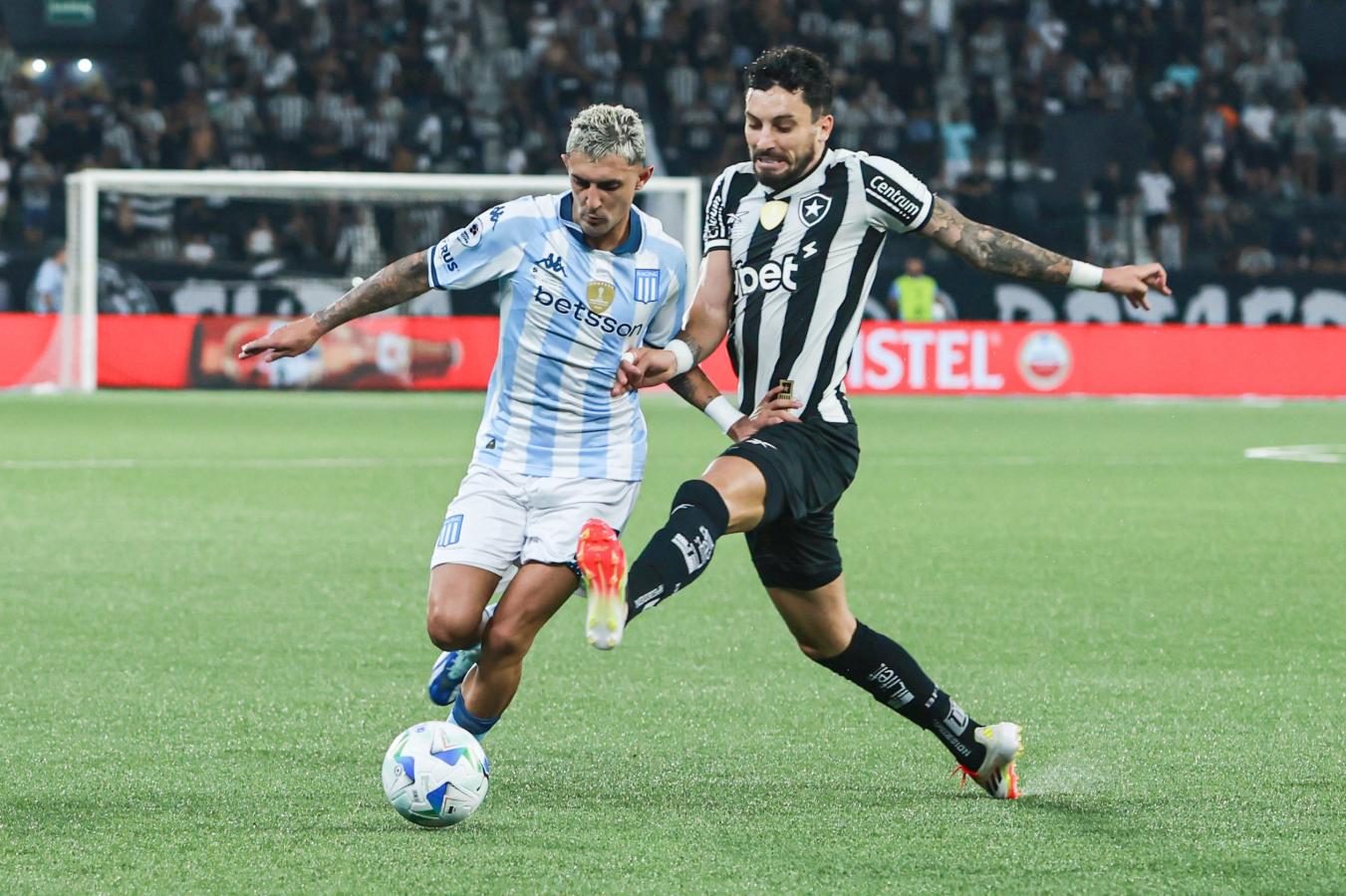 Imagen Martirena, en acción, durante la victoria sobre Botafogo en Río de Janeiro. Foto: Racing.
