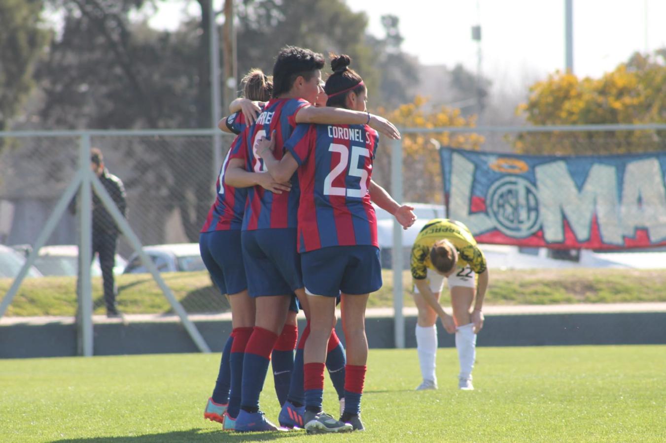 Fútbol femenino: San Lorenzo goleó a Comunicaciones | El Gráfico
