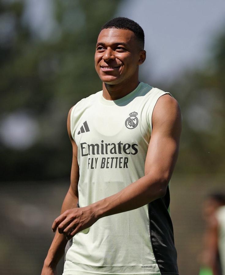 Imagen Mbappé se recuperó de un golpe y está a disposición de Xabi Alonso.