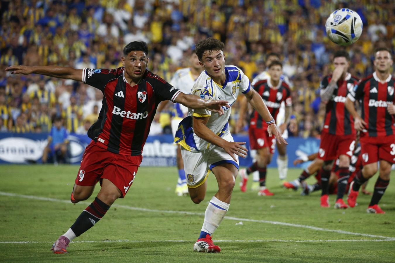 Imagen Maxi Salas reemplazará a Driussi este domingo en River. Foto: AFP.