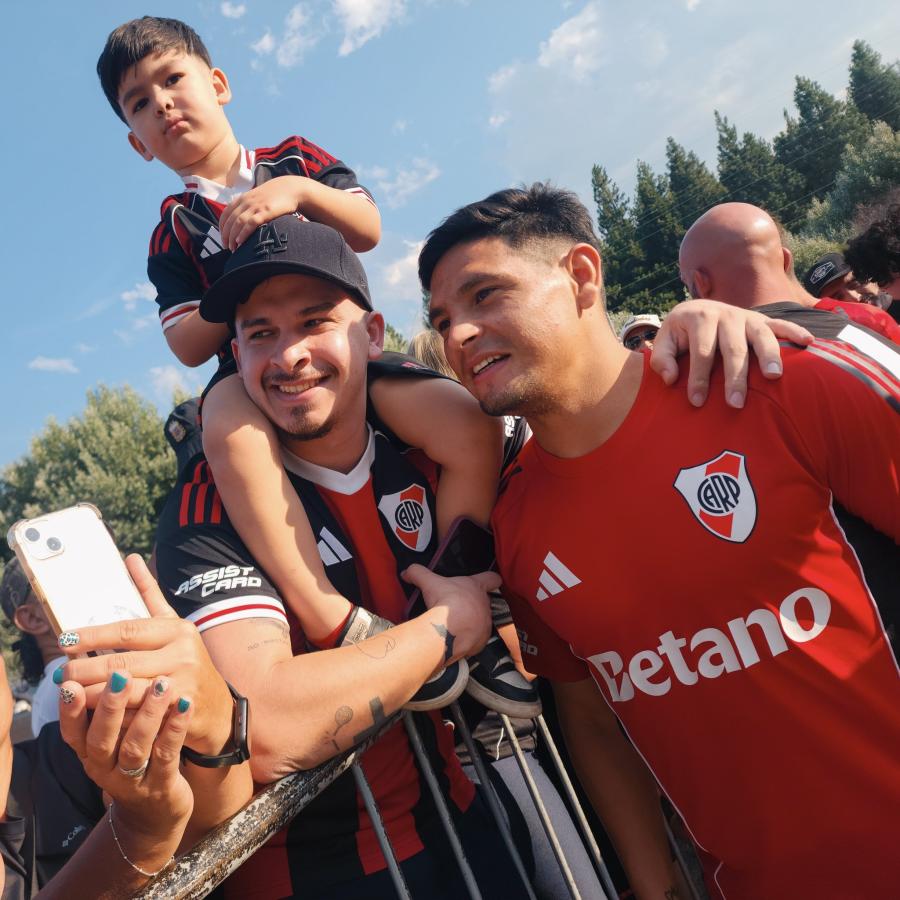 Imagen Maxi Salas, aclamado por los hinchas. Podría ser suplente en el primer partido de River.