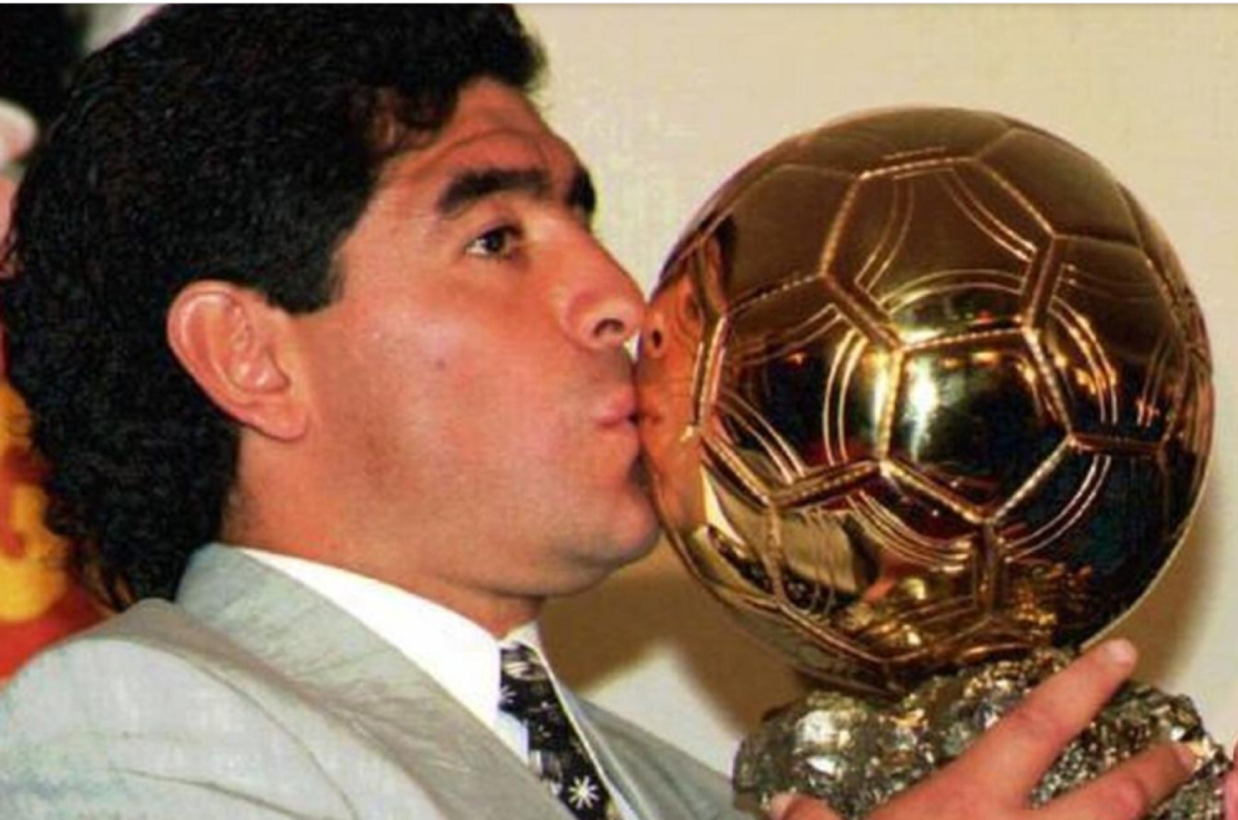 Imagen de Los argentinos que ganaron el Balón de Oro y por qué Maradona nunca pudo