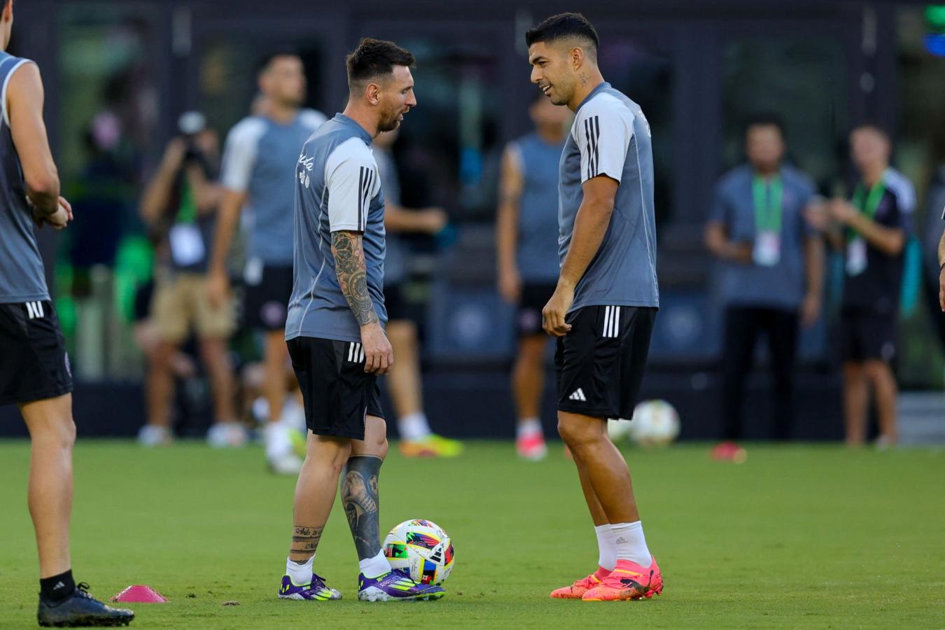 Imagen Messi y Suárez, durante un entrenamiento semanal. Martino decidió darles descanso a ambos.