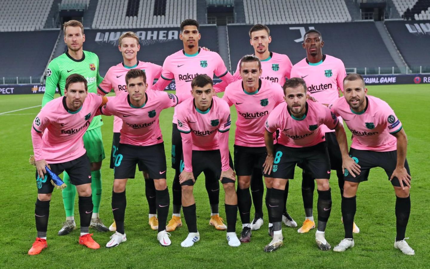 Imagen Messi de rosa, pero en Barcelona, el mismo día que debutará con ese color en Inter Miami.