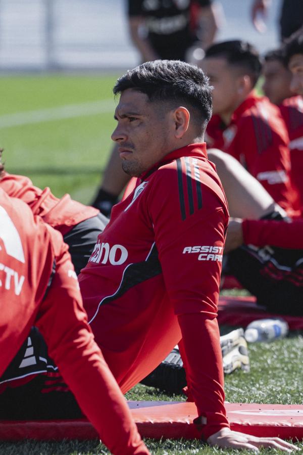 Imagen Maxi Salas, el abanderado de la victoria de River en La Plata. Este domingo hubo trabajos livianos en el Monumental.
