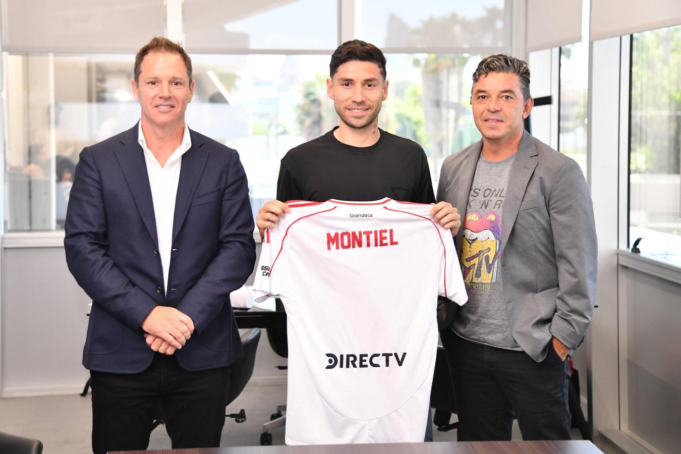 Imagen Brito, Montiel y Gallardo. El DT de River estuvo presente en todas las firmas.
