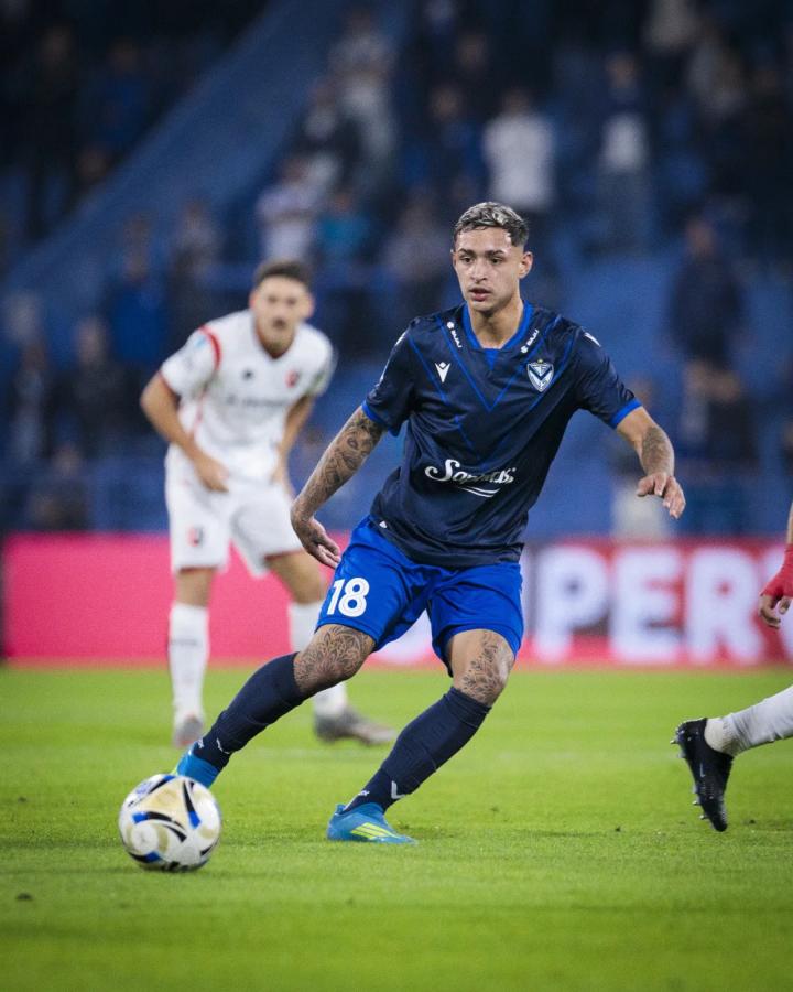 Imagen Simón Escobar, lateral de 16 años, suma un partido en la Primera de Vélez.